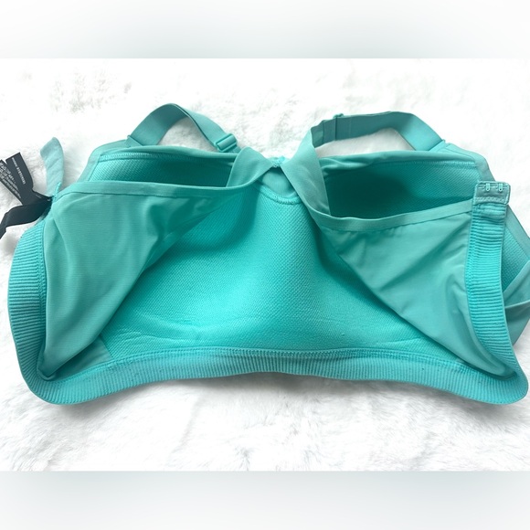 Victoria’s Secret Sports Bra 38C - Picture 3 of 4